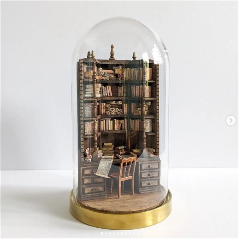 Estante de Livros Miniatura co - Vintage And Collectible Books avaliação e preço