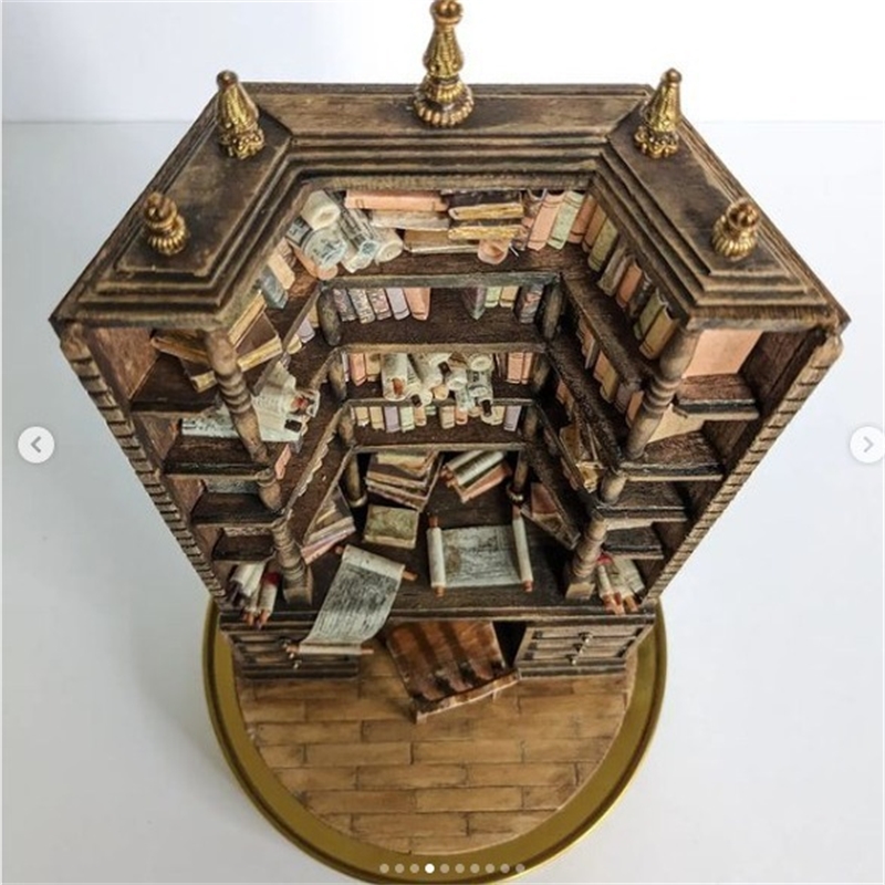 Estante de Livros Miniatura co - Vintage And Collectible Books avaliação e preço